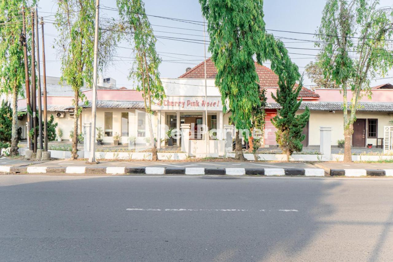 OYO 91141 Cherry Garden Hotel Medan Exterior foto